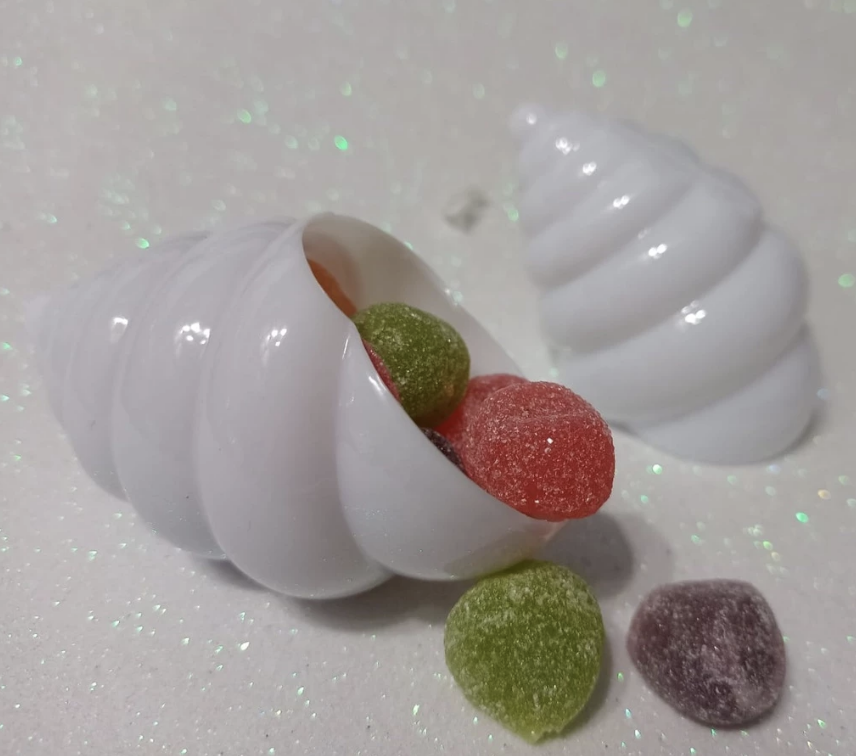Concha espiral de acrílico para Festa Sereia. Pode servir de decoração ou para lembrancinha